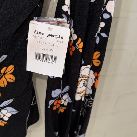 Free People shirt Saturday night black floral wrap top XS MWT stretch - Picture 5 of 6